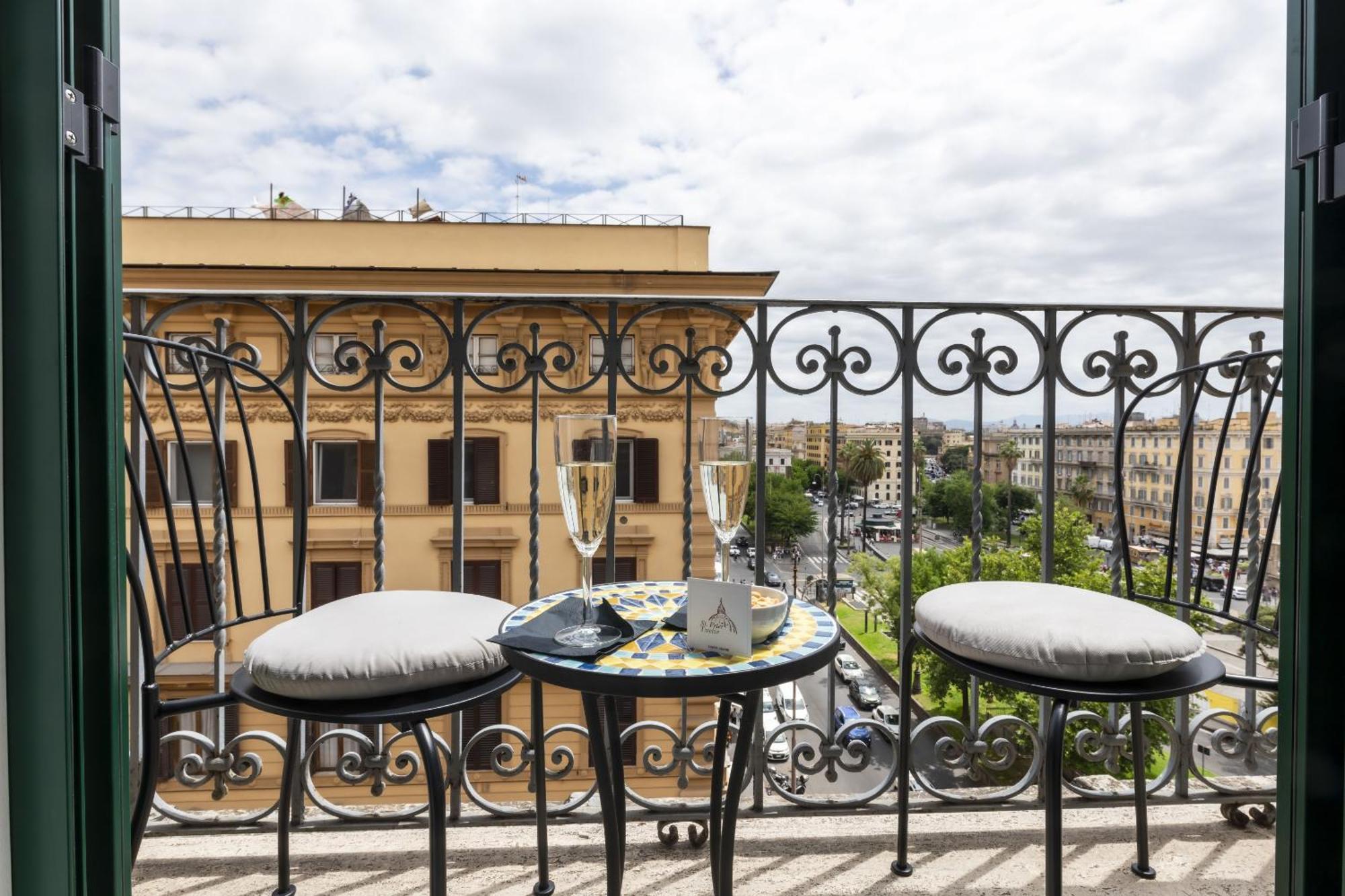 ローマ St Peter Twelve Bed & Breakfast エクステリア 写真