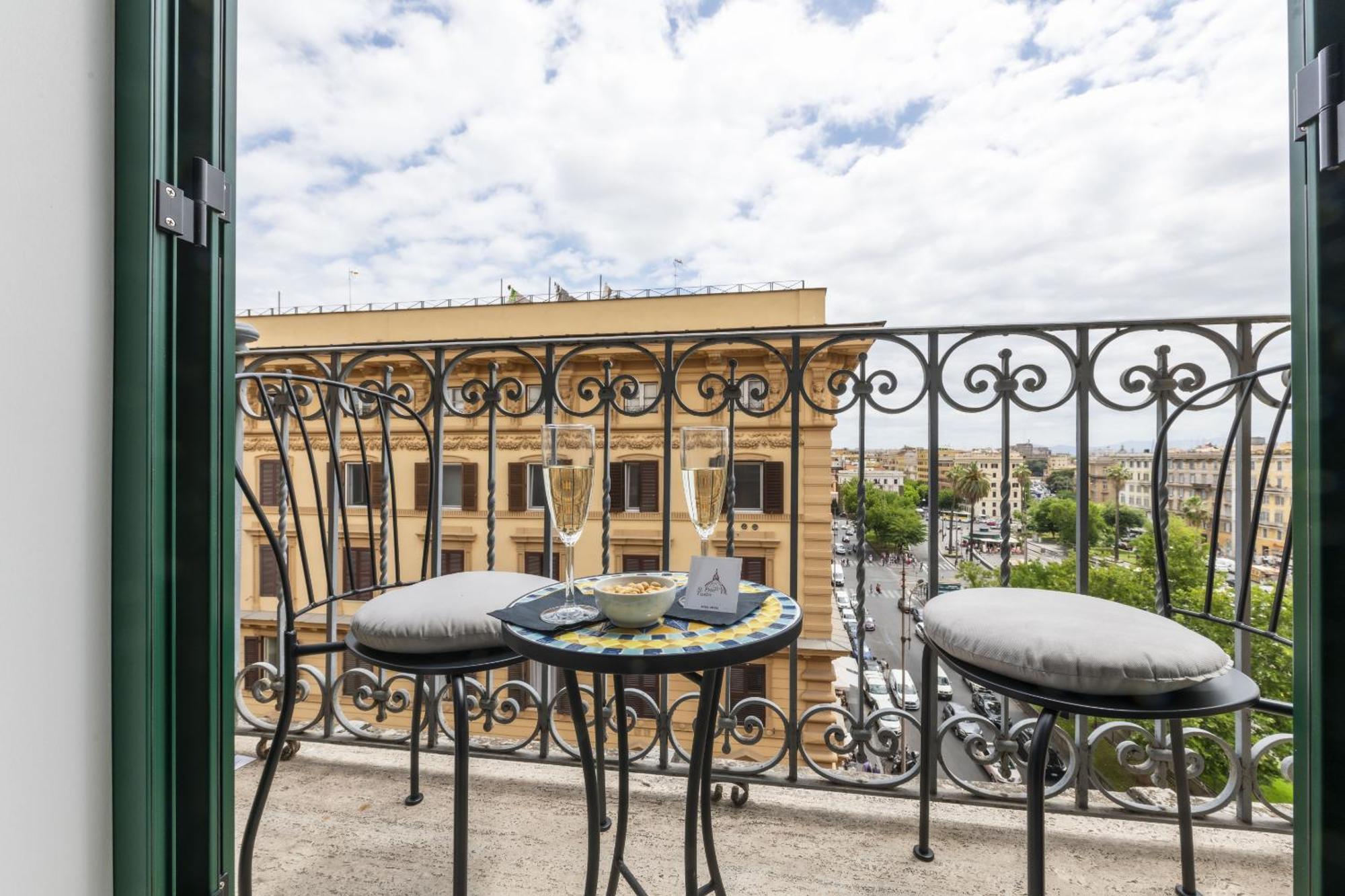 ローマ St Peter Twelve Bed & Breakfast エクステリア 写真