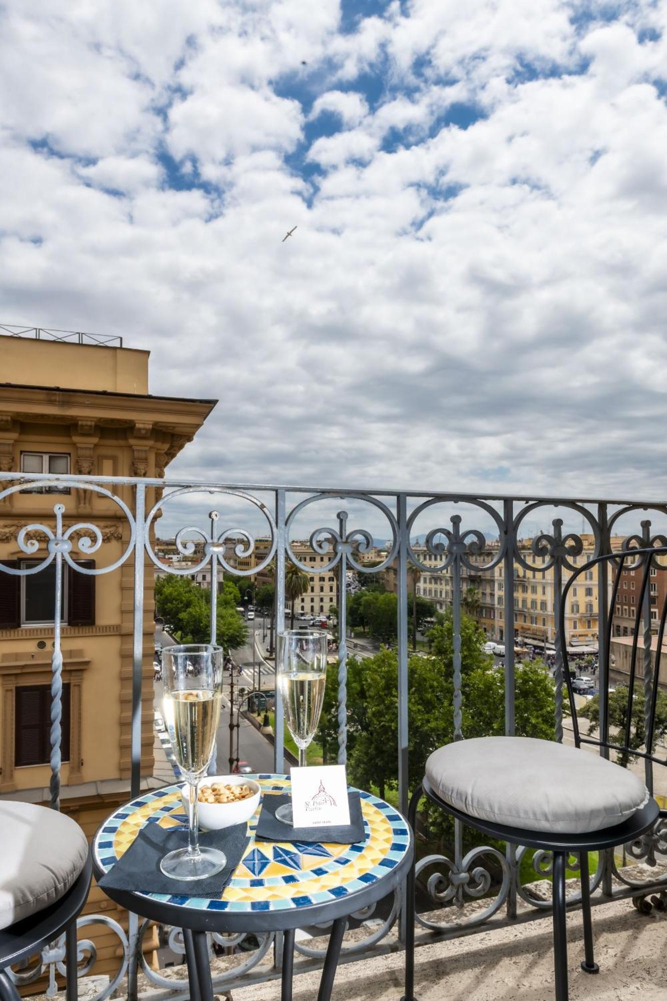 ローマ St Peter Twelve Bed & Breakfast エクステリア 写真