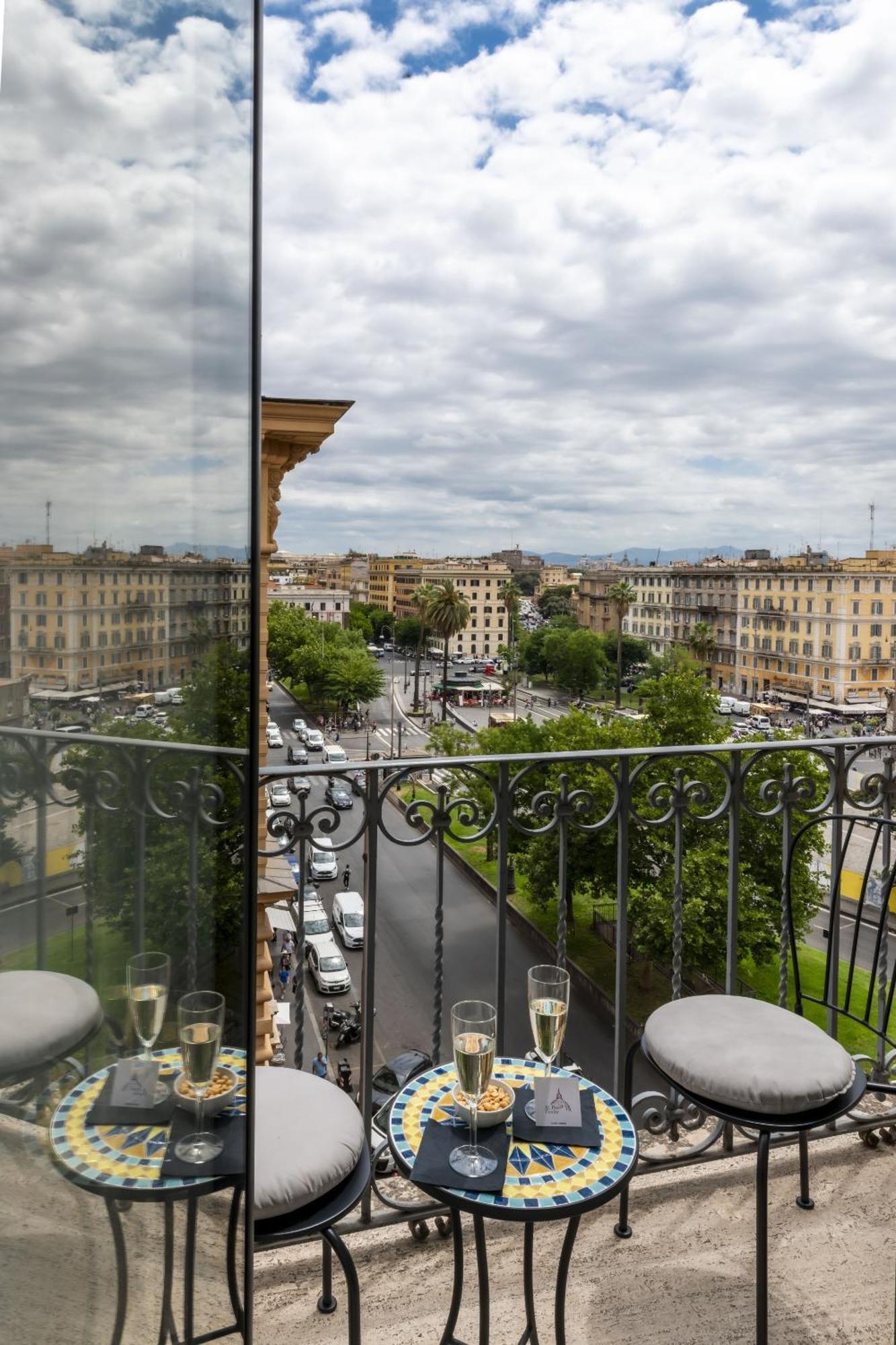 ローマ St Peter Twelve Bed & Breakfast エクステリア 写真