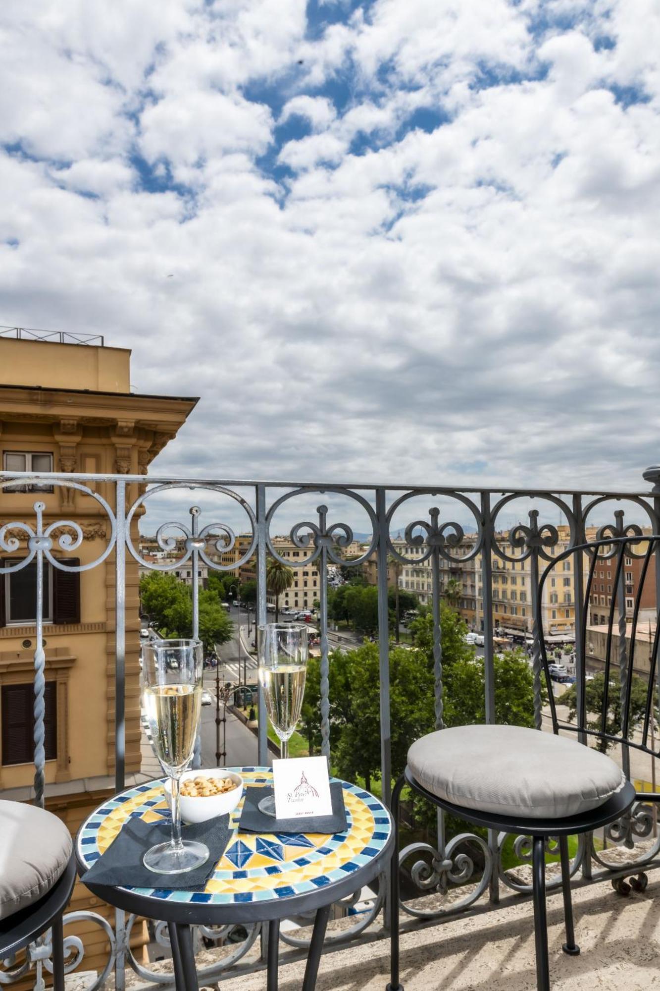 ローマ St Peter Twelve Bed & Breakfast エクステリア 写真